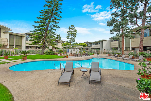4801 La Villa Marina, Marina del Rey CA: https://media.crmls.org/mediaz/1f700713-7282-4bb9-b159-bb993d66ffc9.jpg