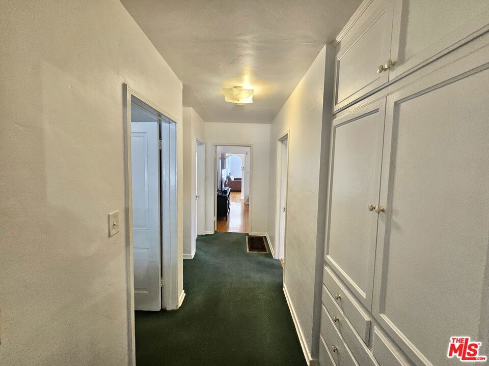 https://media.crmls.org/mediaz/1f70254b-80b7-4429-b62c-09e87c291112.jpg?preset=X-Large