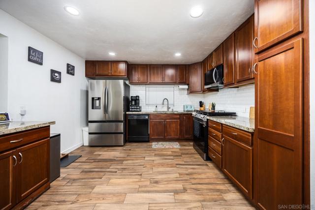 8301 Mission Gorge Rd, Santee CA: https://media.crmls.org/mediaz/1f7043ef-0734-4197-a8e1-b3648345fc88.jpg