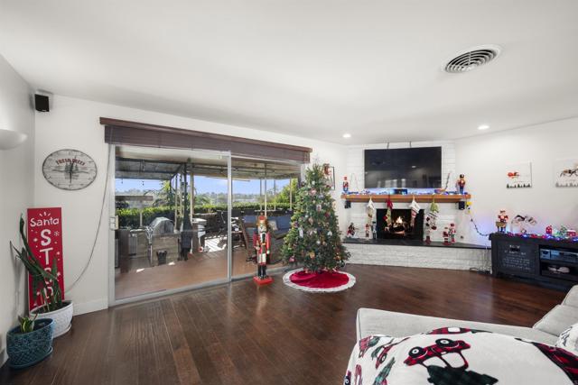 Image 7 of 28 For 3909 Alta Loma Drive