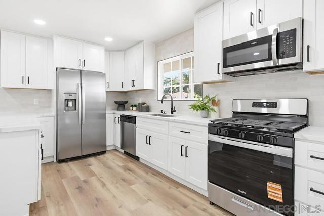 2604 Magnolia Ave, San Diego CA: https://media.crmls.org/mediaz/1f70a2e6-c1d0-4145-a7cf-6a99b967bbef.jpg