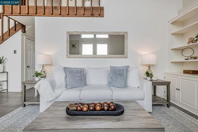 290 Olympian Way, Pacifica CA: https://media.crmls.org/mediaz/1f70b69d-9c40-46f8-acb7-fa17de2b14bd.jpg