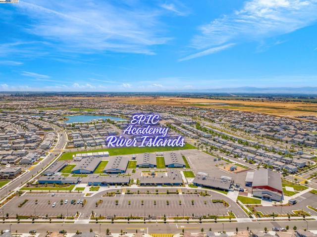 2859 Wylin Blvd, Lathrop CA: https://media.crmls.org/mediaz/1f720e89-5efa-4a77-9126-cde31362f20a.jpg
