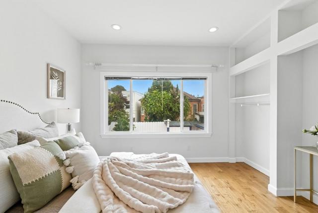 52 Eastwood Drive, San Francisco CA: https://media.crmls.org/mediaz/1f72175d-1b1c-42a8-9f4b-1e0b8a86130f.jpg