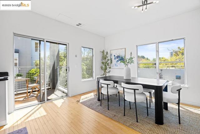 3927 Cerrito Ave, Oakland CA: https://media.crmls.org/mediaz/1f729915-381f-455b-8dda-22ab4f12bd00.jpg