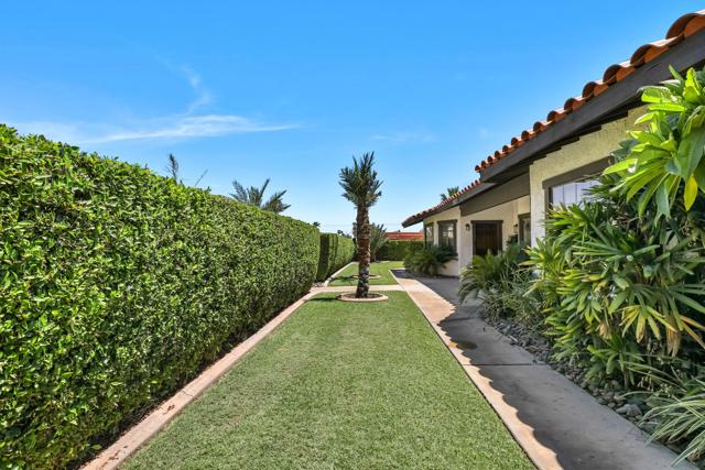 77655 Avenida Montezuma, La Quinta CA: https://media.crmls.org/mediaz/1f72a961-728c-484e-aa64-d7d8670ac2e9.jpg