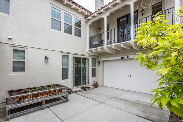 5621 Shasta Daisy Trl, San Diego CA: https://media.crmls.org/mediaz/1f73369d-d33a-4729-a671-3e960c570e4b.jpg
