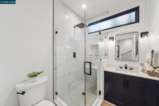 1126 Brighton Ave, Albany CA: https://media.crmls.org/mediaz/1f73556e-2583-45a4-afc5-534c38a6cba7.jpg