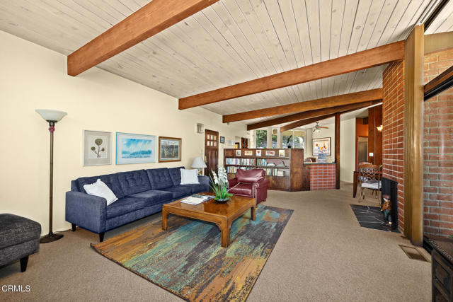 9728 Shadow Island Drive, Shadow Hills CA: https://media.crmls.org/mediaz/1f737f99-9d89-4816-adb0-edfe0483d985.jpg