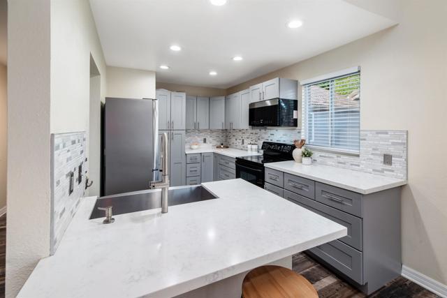 Detail Gallery Image 14 of 39 For 930 via Mil Cumbres #170,  Solana Beach,  CA 92075 - 1 Beds | 1 Baths