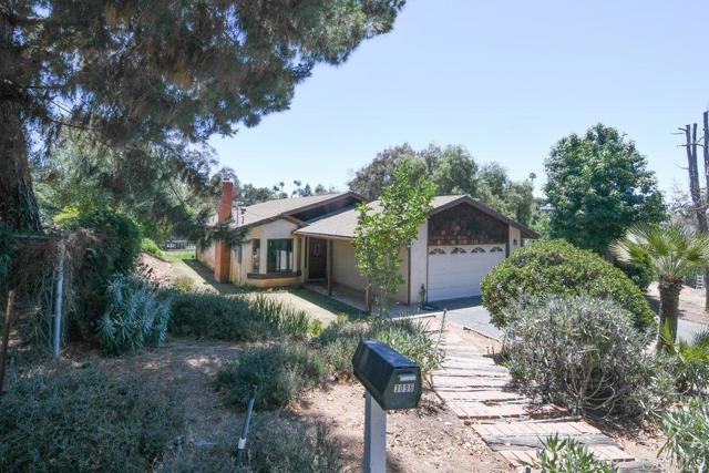 3096 Coral Tree Lane, Fallbrook CA: https://media.crmls.org/mediaz/1f73bc9f-958e-4a1d-94a7-00b94df7b9d1.jpg