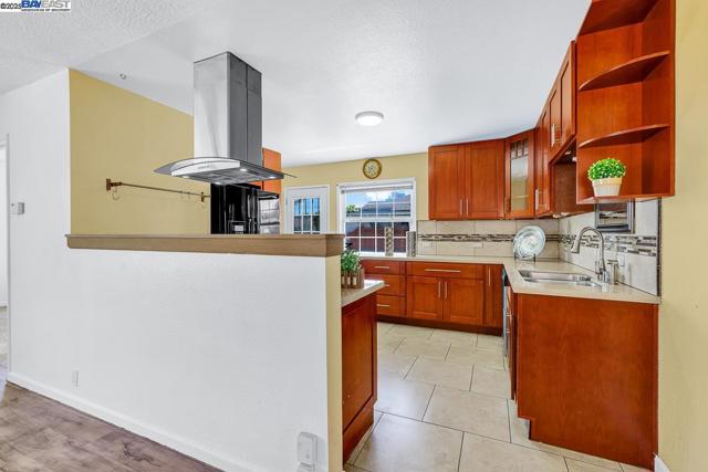 1069 Melcher St, San Leandro CA: https://media.crmls.org/mediaz/1f73d2dd-2fa6-4029-8662-ed3125b7b3ad.jpg