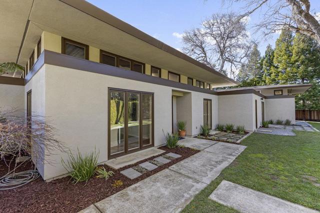 1621 El Sereno Court, Los Altos CA: https://media.crmls.org/mediaz/1f745238-4752-4e75-8692-2a557423a5bf.jpg