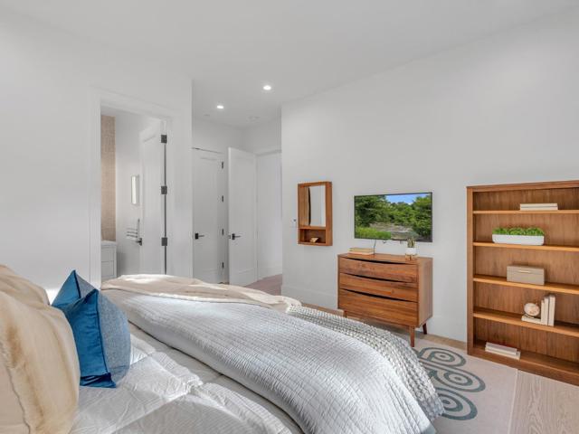 60 Glengarry Way, Hillsborough CA: https://media.crmls.org/mediaz/1f76a048-afdf-4358-9cea-034715aed814.jpg