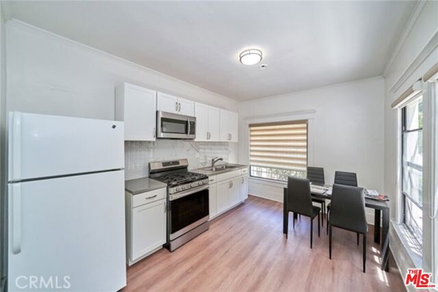 1023 S Wilton Place, Los Angeles CA: https://media.crmls.org/mediaz/1f76b811-c67f-40d7-9fae-d30112737706.jpg