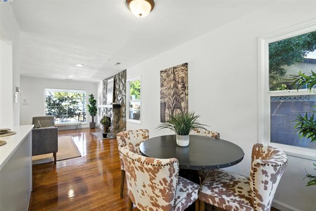 4030 Edwards Ave, Oakland CA: https://media.crmls.org/mediaz/1f77269b-c5d2-42f1-bbc9-92da6b571264.jpg
