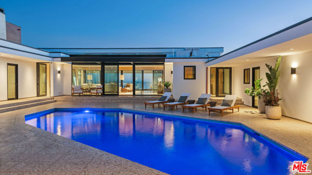 31388 Broad Beach Road, Malibu CA: https://media.crmls.org/mediaz/1f774804-6f18-41e1-9101-272dcdedfc90.jpg