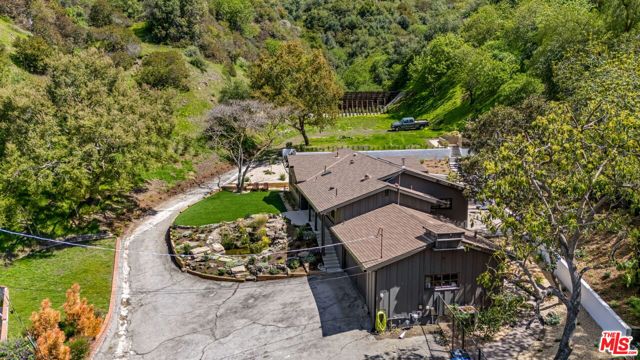 3476 Mandeville Canyon Road, Los Angeles CA: https://media.crmls.org/mediaz/1f775bbd-0e47-488a-88c1-79401e8b6962.jpg