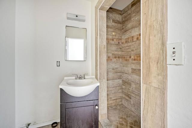 325 Dewey Street, San Diego CA: https://media.crmls.org/mediaz/1f786346-5a25-451a-90dd-35cf2817a9d5.jpg
