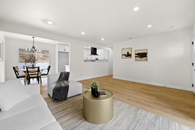 Image 11 of 37 For 9065 Heatherdale St