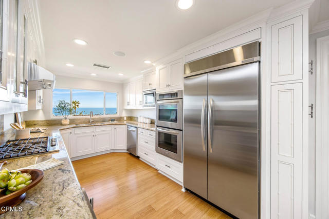 Detail Gallery Image 13 of 31 For 941 Buena Vista St, Ventura,  CA 93001 - 3 Beds | 2 Baths