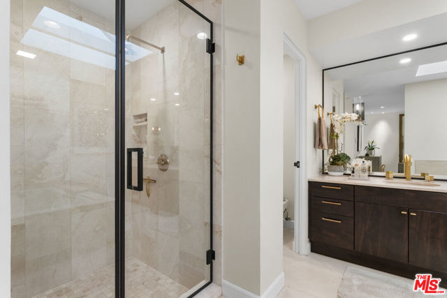 6 Exeter Court, Rancho Mirage CA: https://media.crmls.org/mediaz/1f79b04b-4fab-436d-a336-1a3d6f3e1a40.jpg