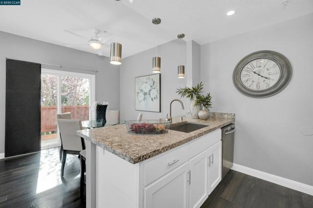314 Skyline Dr, San Ramon CA: https://media.crmls.org/mediaz/1f7a8423-42fc-4a0c-a607-d15b29715049.jpg