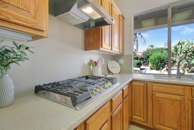35925 Rosemont Drive, Palm Desert CA: https://media.crmls.org/mediaz/1f7b211d-23a3-4461-986f-60efa13ab550.jpg
