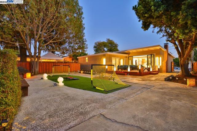 30456 Hoylake St, Hayward CA: https://media.crmls.org/mediaz/1f7b3af3-1c30-447d-ada9-7dbd51d19657.jpg