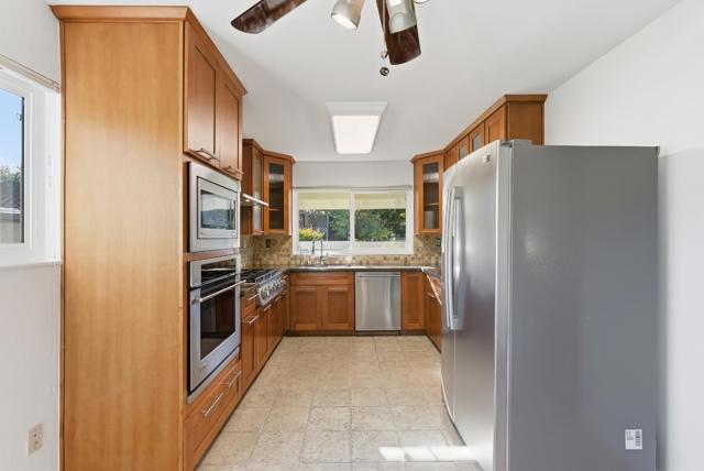 50 Nottingham Pl Place, Clayton CA: https://media.crmls.org/mediaz/1f7b7c7c-47dc-4278-a3b5-3f5576d840a2.jpg