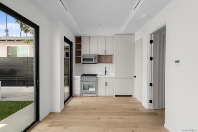 242 Playa Del Norte St, La Jolla CA: https://media.crmls.org/mediaz/1f7bf694-3039-4f53-9fd4-18d327480aa4.jpg