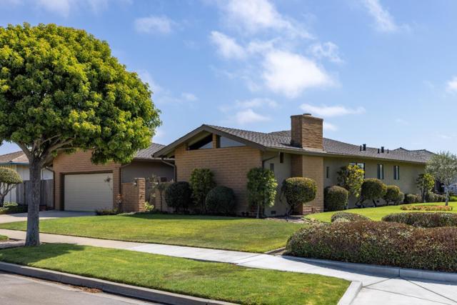 981 Sierra Madre Drive, Salinas CA: https://media.crmls.org/mediaz/1f7cb090-c63e-4143-bc78-230eed429888.jpg