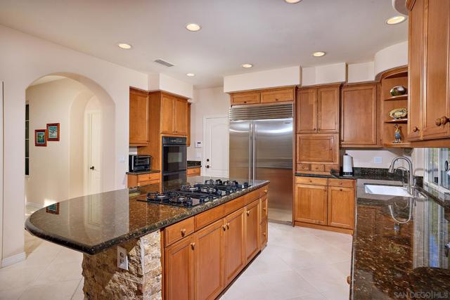 17010 Butterfield Trl, Poway CA: https://media.crmls.org/mediaz/1f7d16a2-65b9-4bc2-bd25-019efc603fce.jpg