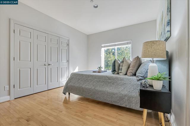 4 Berrybrook Hollow, Orinda CA: https://media.crmls.org/mediaz/1f7d25d3-4a9b-4125-93ff-7634b97e9a99.jpg