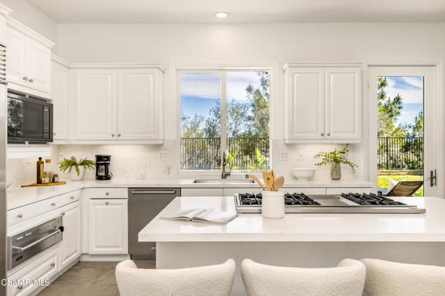 6072 Mandeville Place, Oak Park CA: https://media.crmls.org/mediaz/1f7d8093-a5e2-4a62-a168-e337d7a43cbc.jpg
