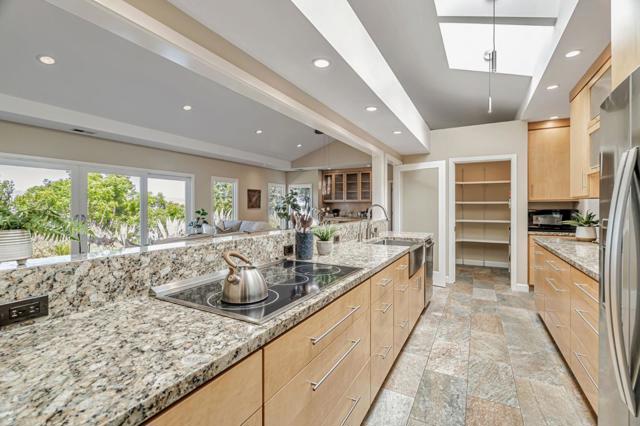 15010 Larga Vista Drive, Los Gatos CA: https://media.crmls.org/mediaz/1f7d8e04-14d3-4bf2-8439-70196ab27d5b.jpg
