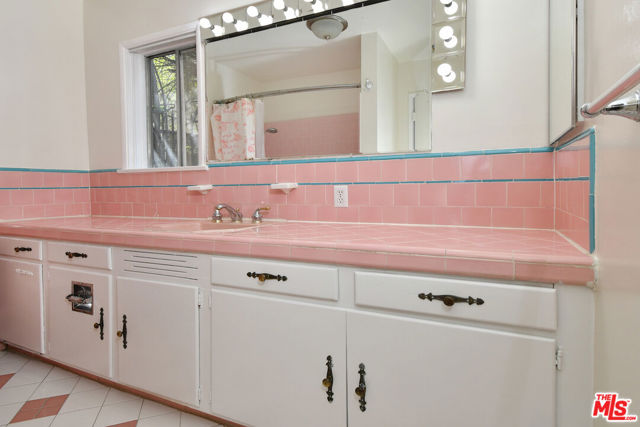3682 Berry Drive, Studio City CA: https://media.crmls.org/mediaz/1f7e5ab4-8744-407e-9b4a-77bb42f43aca.jpg