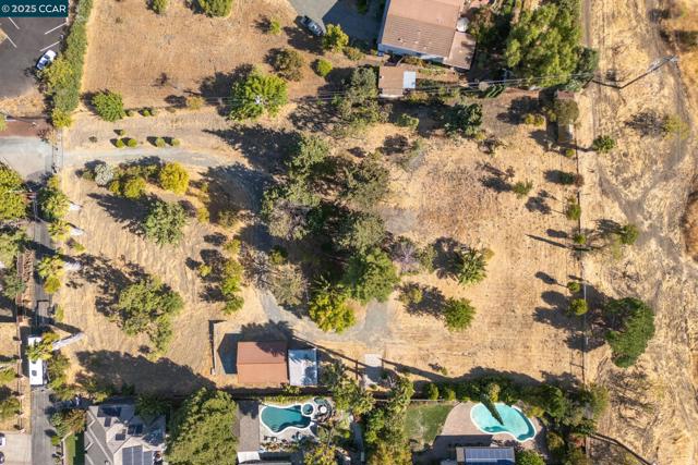 1051 Tilley Cir, Concord CA: https://media.crmls.org/mediaz/1f7eb1fe-afcf-44f5-ad58-bb4a1649e054.jpg