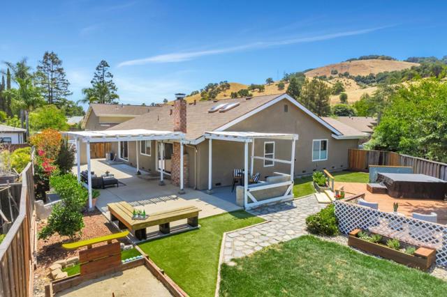 589 Haley Court, San Jose CA: https://media.crmls.org/mediaz/1f7ee072-ce6b-49e5-89f7-b19611ca6524.jpg