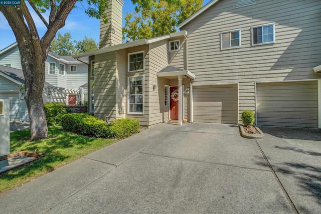 235 Pebblecreek Ct, Martinez CA: https://media.crmls.org/mediaz/1f7f287b-2efc-4b11-bef0-503e17a17839.jpg
