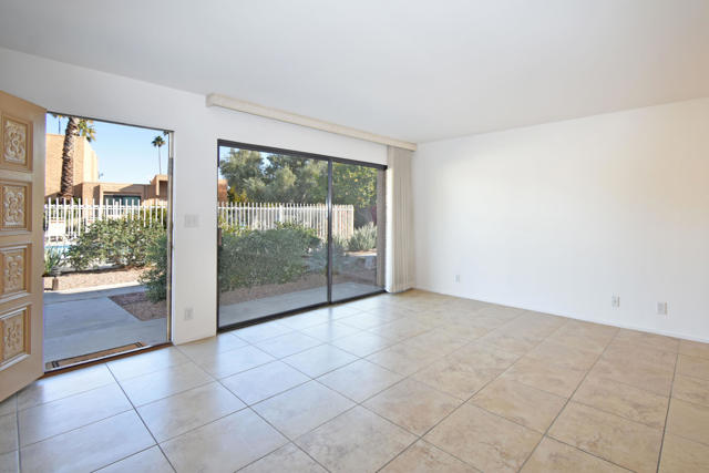 2217 Los Patos Drive, Palm Springs CA: https://media.crmls.org/mediaz/1f7f2b10-f6a3-445e-8133-a3fcf1e487f5.jpg