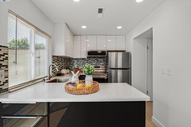 4672 Balboa Way, Fremont CA: https://media.crmls.org/mediaz/1f7fb8ee-bb27-41ce-ad41-eaf5e350debc.jpg