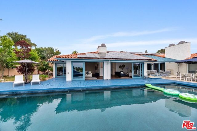 5916 Via Zurita, La Jolla CA: https://media.crmls.org/mediaz/1f80a26c-72aa-4223-9c44-fceca39c8bdc.jpg