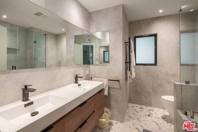 Drew Fenton | 391 N Saltair Avenue Los Angeles CA | MLS: 7435823