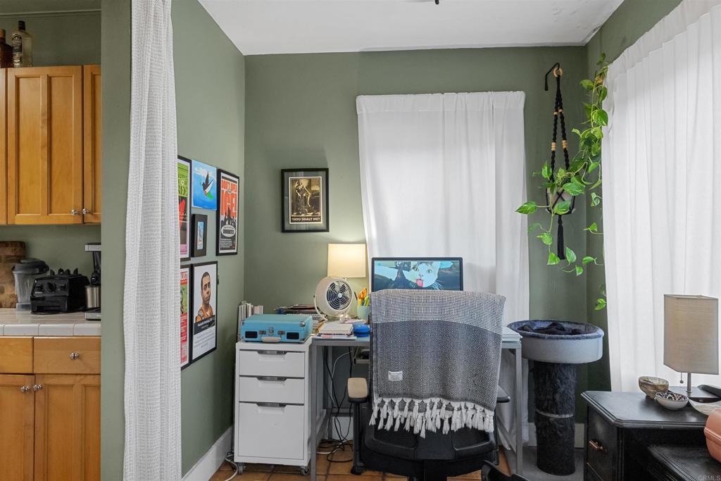 https://media.crmls.org/mediaz/1f8129be-44ef-41a6-bf8d-960194e8ca2e.jpg?preset=X-Large