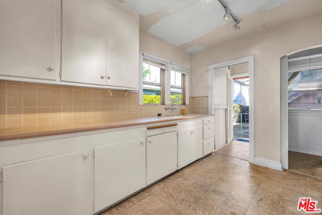 2206 Oak Street photo 6
