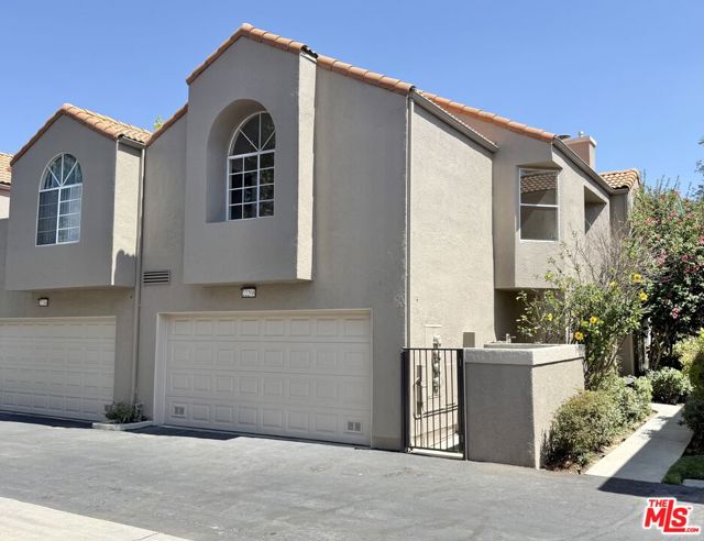 22208 Frontier Place, Chatsworth CA: https://media.crmls.org/mediaz/1f813a13-d4ce-4144-a71b-894048349a3c.jpg
