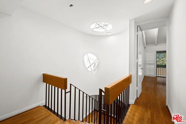 357 S El Camino Drive, Beverly Hills CA: https://media.crmls.org/mediaz/1f8166e4-e9b6-43e3-87fd-e6cd8a380f21.jpg