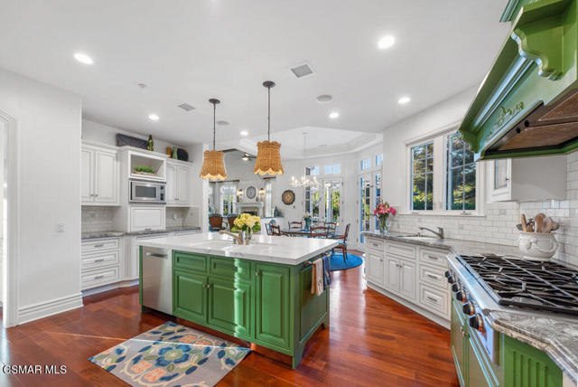 1816 Brittany Park Road, Camarillo CA: https://media.crmls.org/mediaz/1f81969e-35fb-4ef2-99ac-194a56a2a9a7.jpg