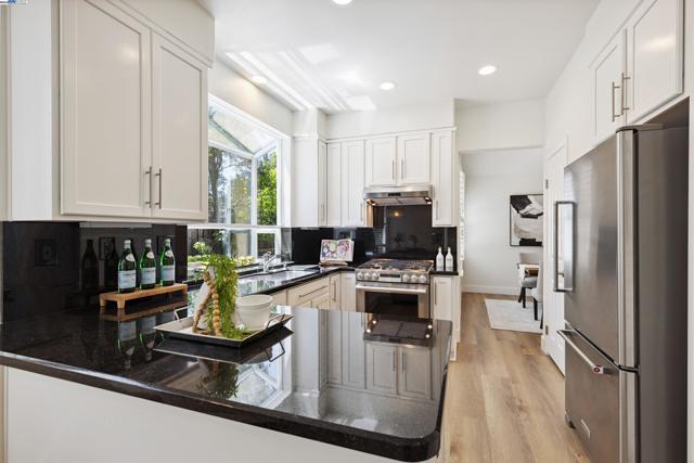 1687 Silverwood Ct, Danville CA: https://media.crmls.org/mediaz/1f81ba66-3fd2-424f-bee5-ab82fd730e18.jpg